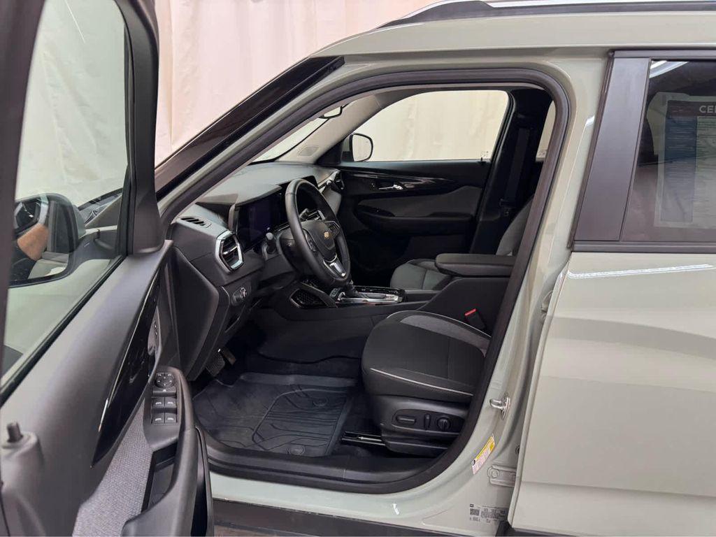 used 2025 Chevrolet TrailBlazer car, priced at $29,999
