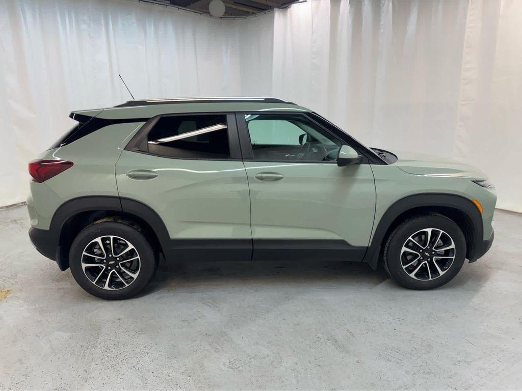 used 2025 Chevrolet TrailBlazer car, priced at $29,999