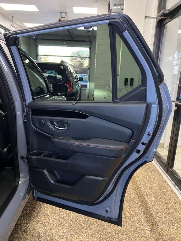 new 2025 Honda Pilot car, priced at $51,350