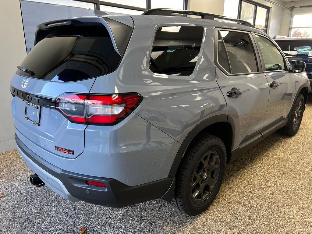 new 2025 Honda Pilot car, priced at $51,350