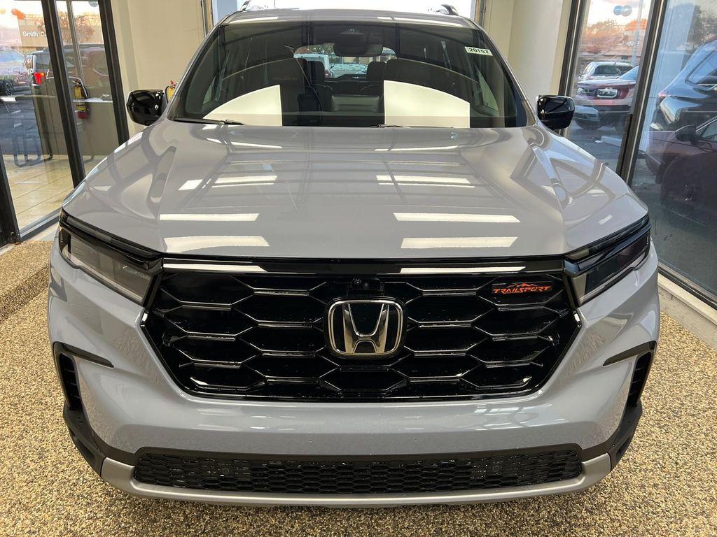 new 2025 Honda Pilot car, priced at $51,350