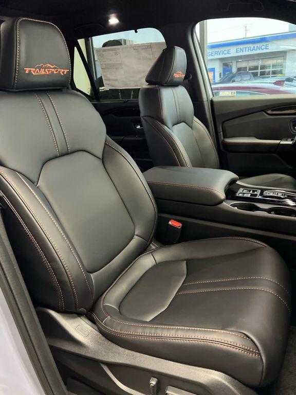 new 2025 Honda Pilot car, priced at $51,350