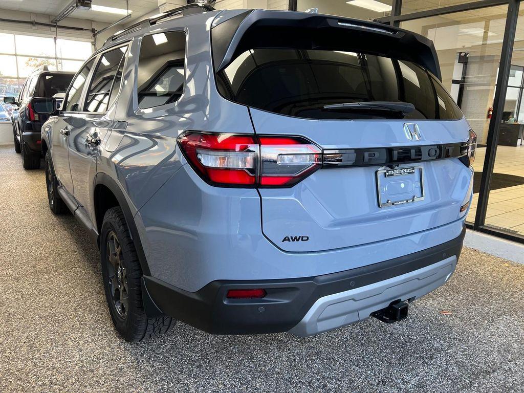 new 2025 Honda Pilot car, priced at $51,350