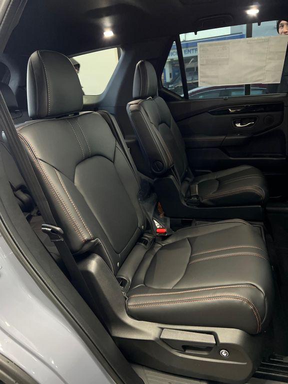 new 2025 Honda Pilot car, priced at $51,350