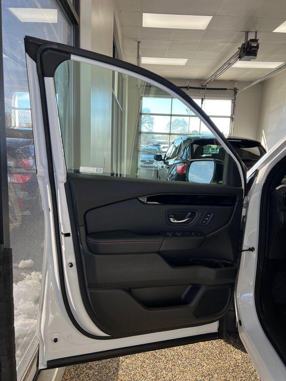 new 2025 Honda Pilot car, priced at $51,350