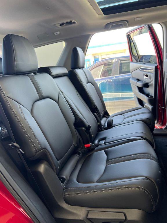 new 2025 Honda Pilot car, priced at $53,405