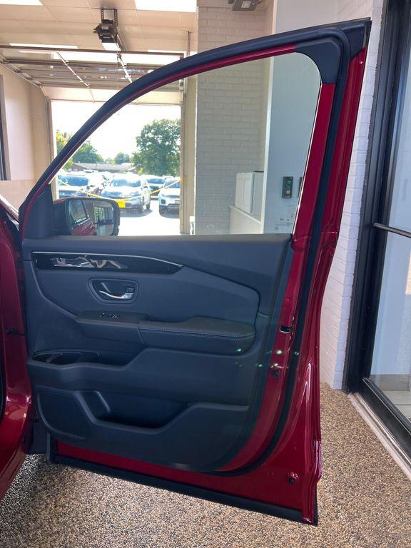 new 2025 Honda Pilot car, priced at $53,405