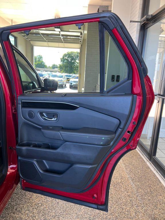 new 2025 Honda Pilot car, priced at $53,405
