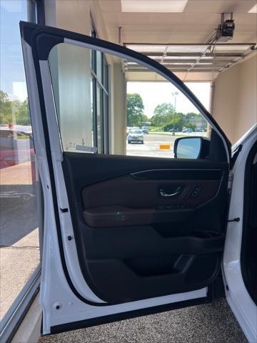 new 2025 Honda Pilot car, priced at $54,985