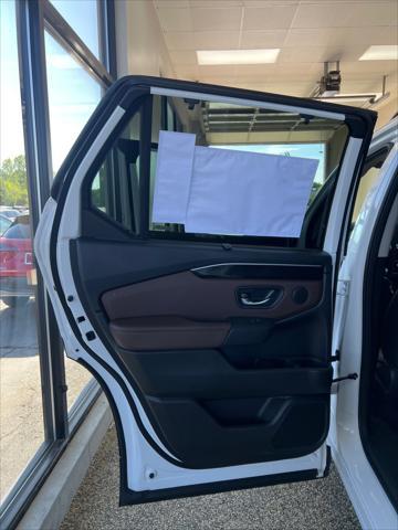 new 2025 Honda Pilot car, priced at $54,985