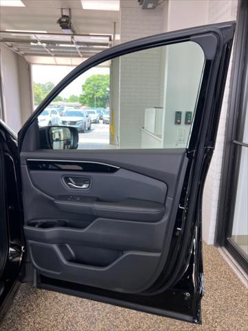 new 2025 Honda Pilot car, priced at $51,050