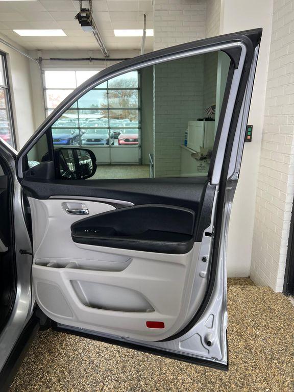 used 2022 Honda Pilot car, priced at $33,750