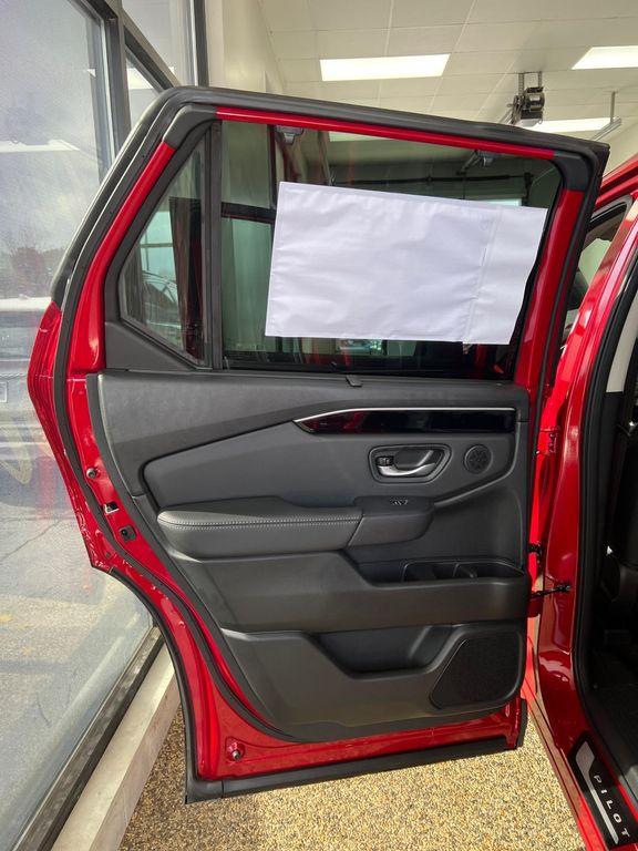 new 2025 Honda Pilot car, priced at $48,280