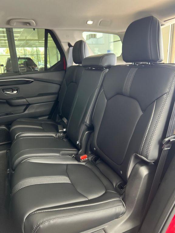 new 2025 Honda Pilot car, priced at $48,280