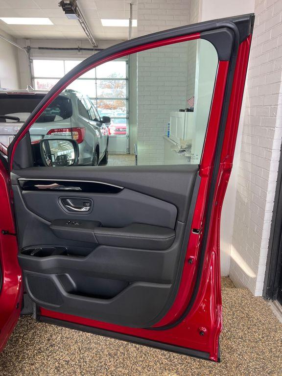 new 2025 Honda Pilot car, priced at $48,280