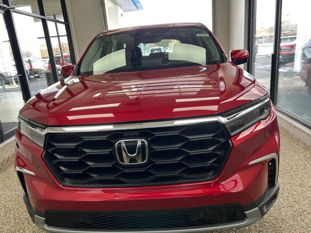 new 2025 Honda Pilot car, priced at $48,280