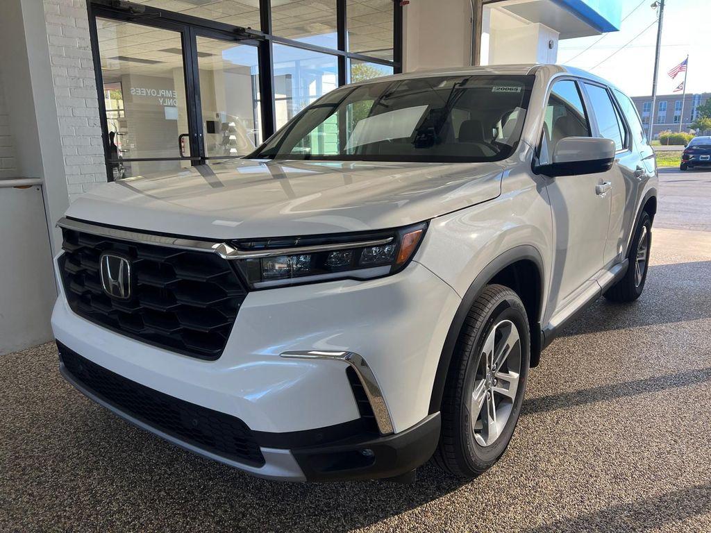 new 2025 Honda Pilot car, priced at $47,550