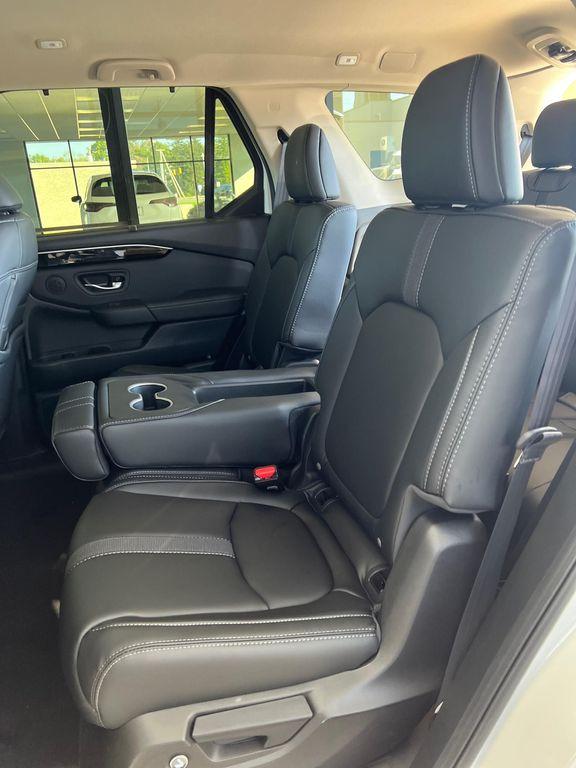 new 2025 Honda Pilot car, priced at $47,550