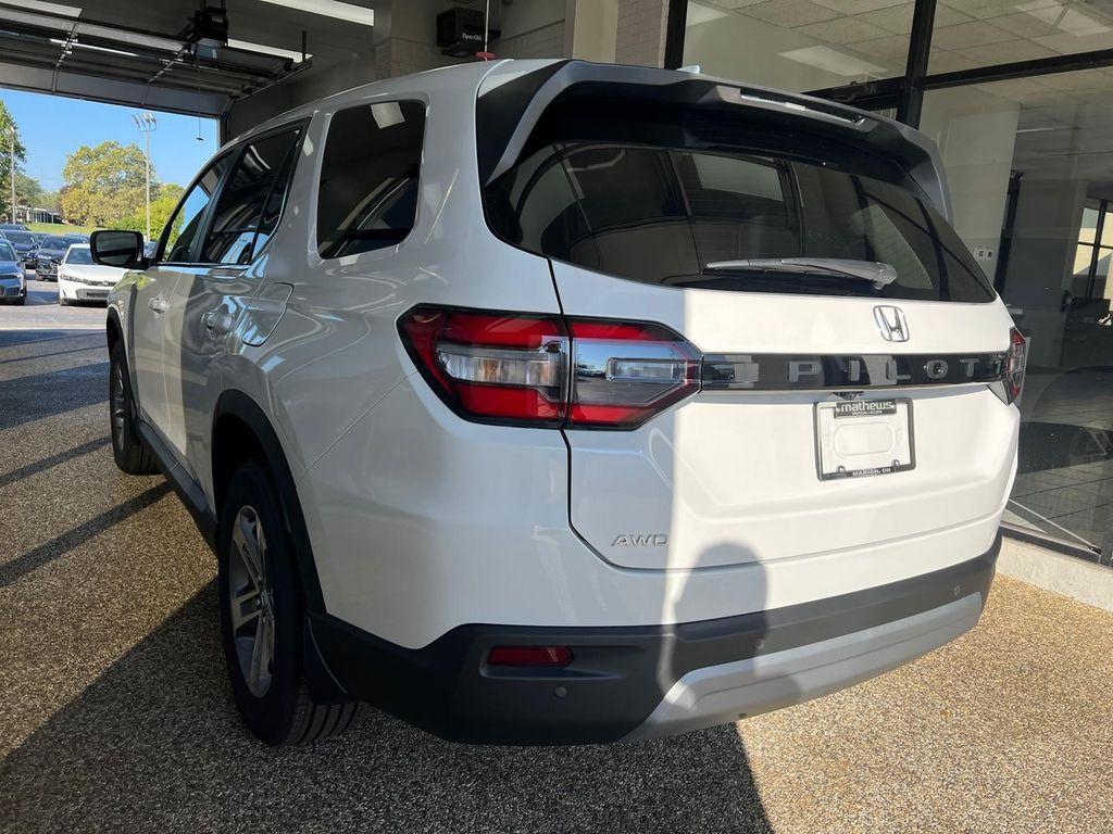 new 2025 Honda Pilot car, priced at $47,550