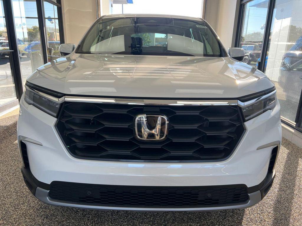 new 2025 Honda Pilot car, priced at $47,550