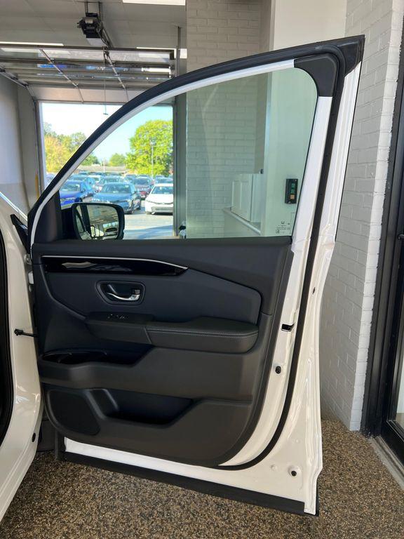 new 2025 Honda Pilot car, priced at $47,550