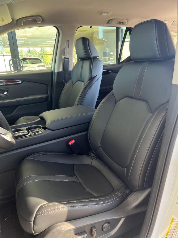 new 2025 Honda Pilot car, priced at $47,550