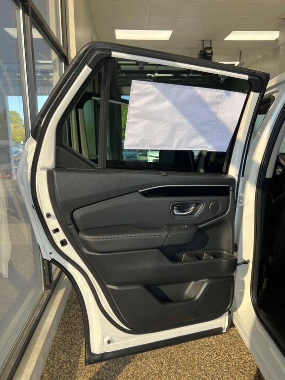 new 2025 Honda Pilot car, priced at $47,550