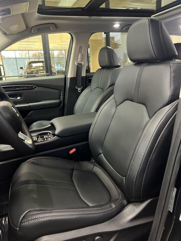 new 2025 Honda Pilot car, priced at $51,095