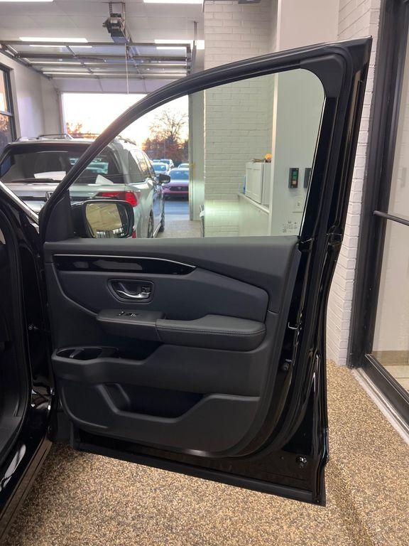 new 2025 Honda Pilot car, priced at $51,095