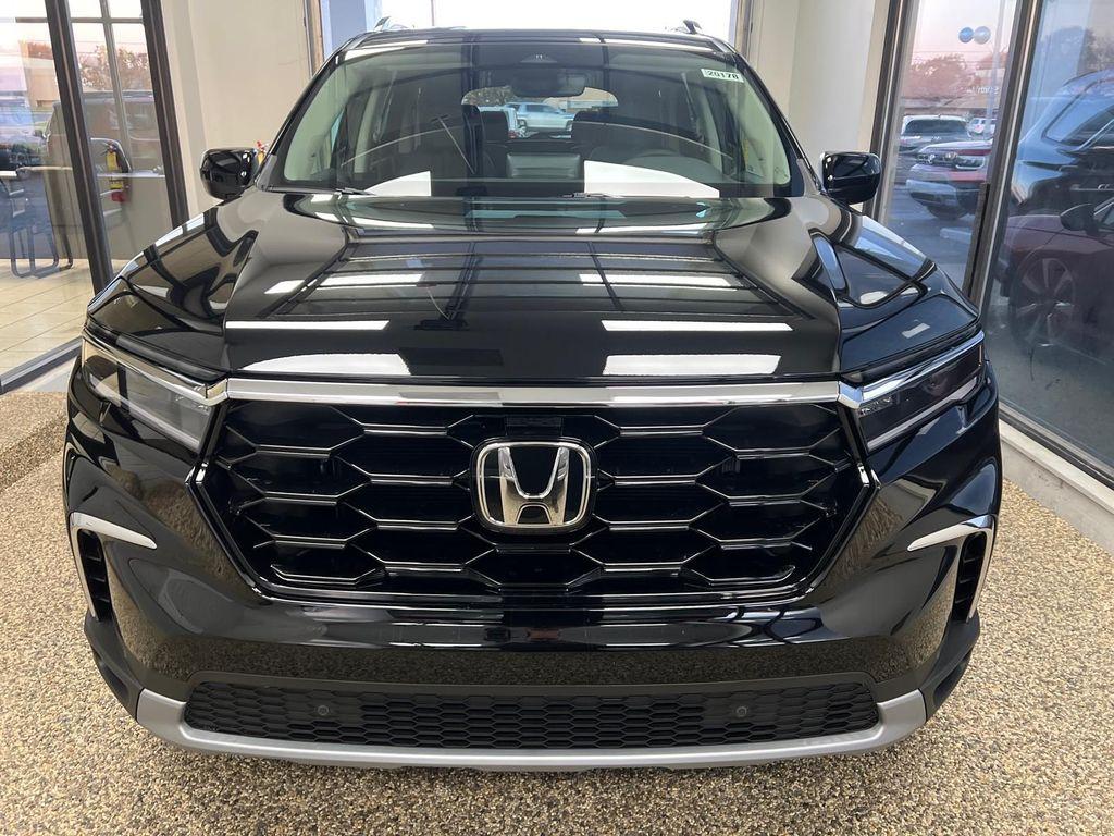 new 2025 Honda Pilot car, priced at $51,095