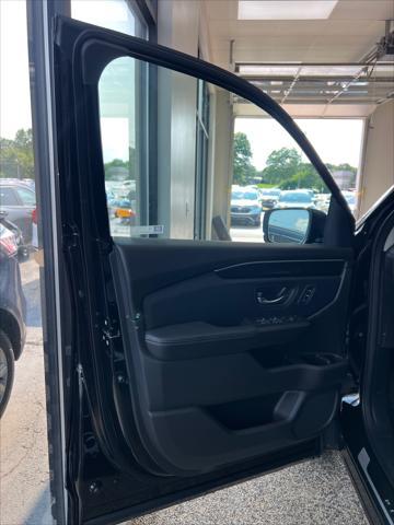 new 2025 Honda Pilot car, priced at $56,250