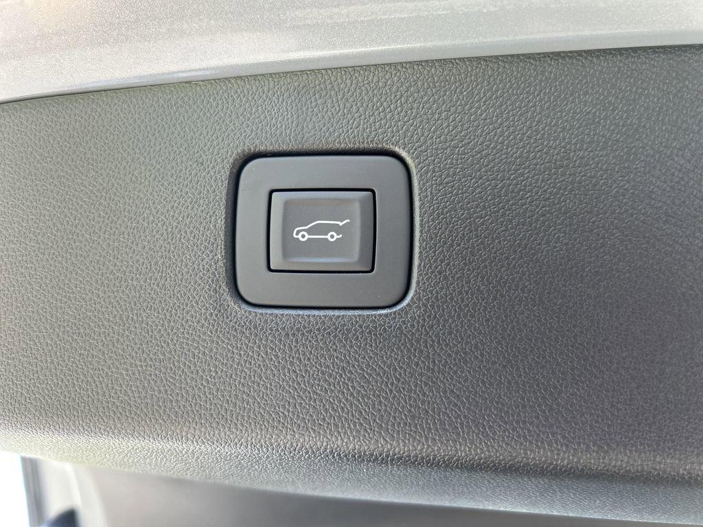 new 2025 Buick Envista car, priced at $28,585