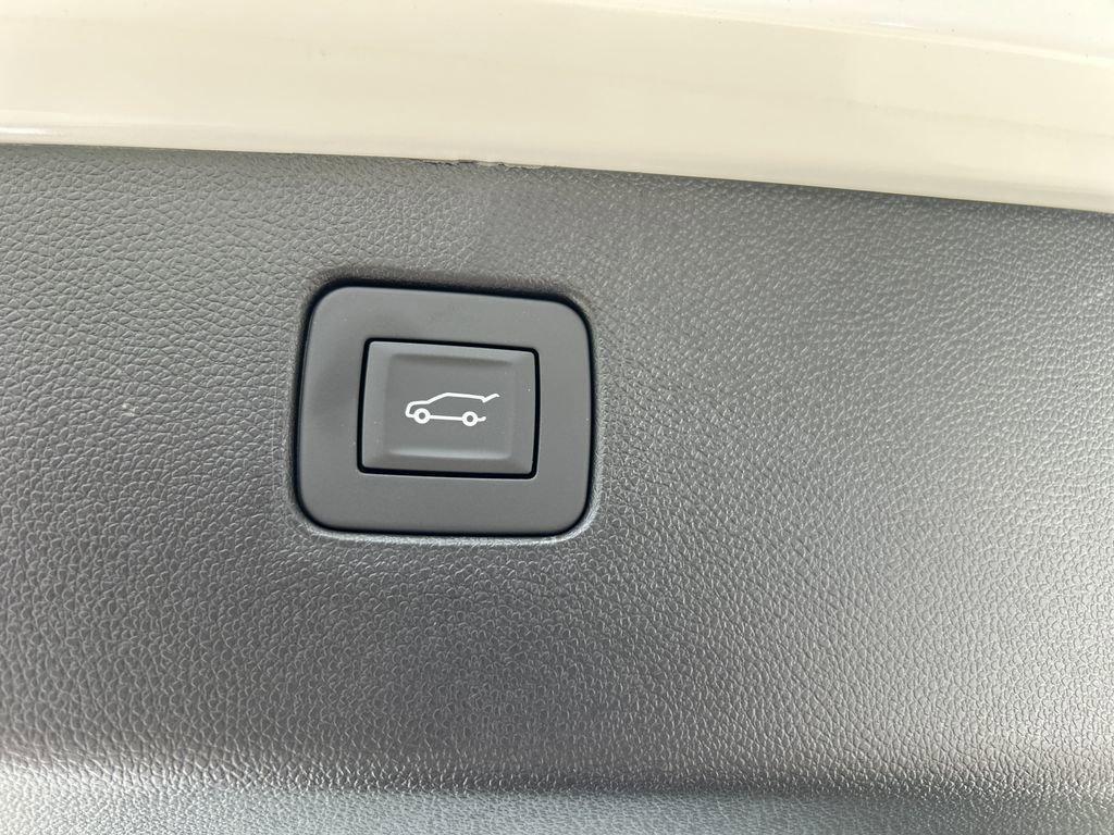 new 2025 Buick Envista car, priced at $24,920