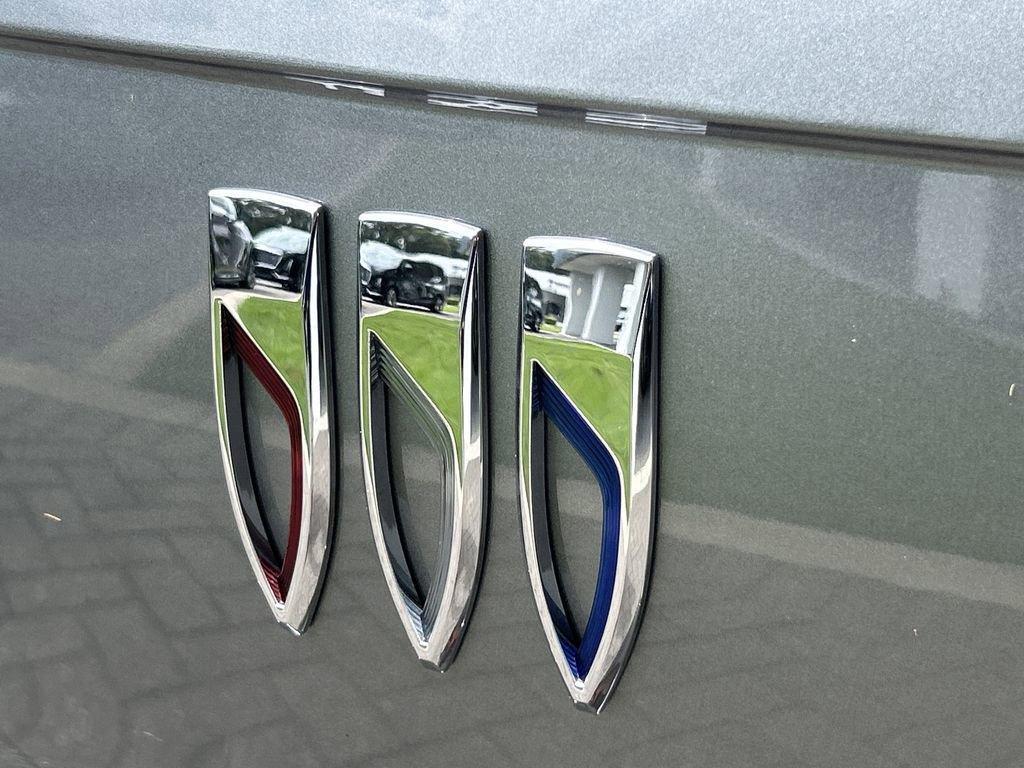 new 2025 Buick Envista car, priced at $27,070