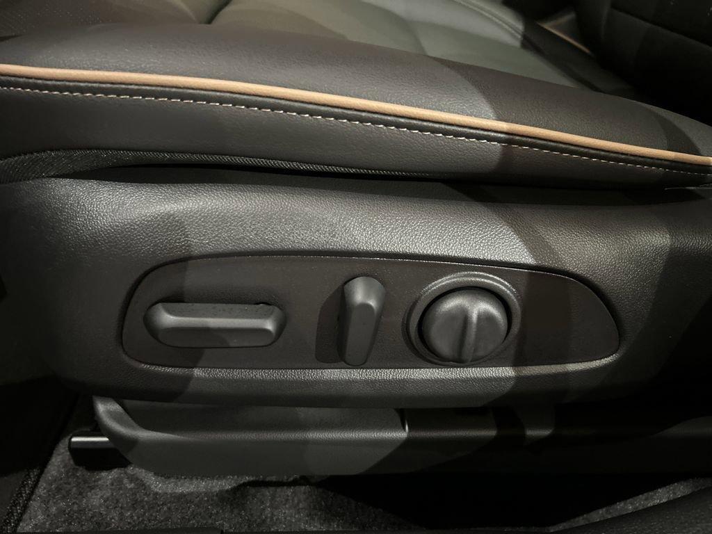 new 2025 Buick Envista car, priced at $28,585