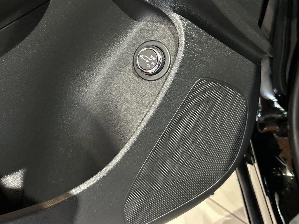 new 2025 Buick Envista car, priced at $28,585