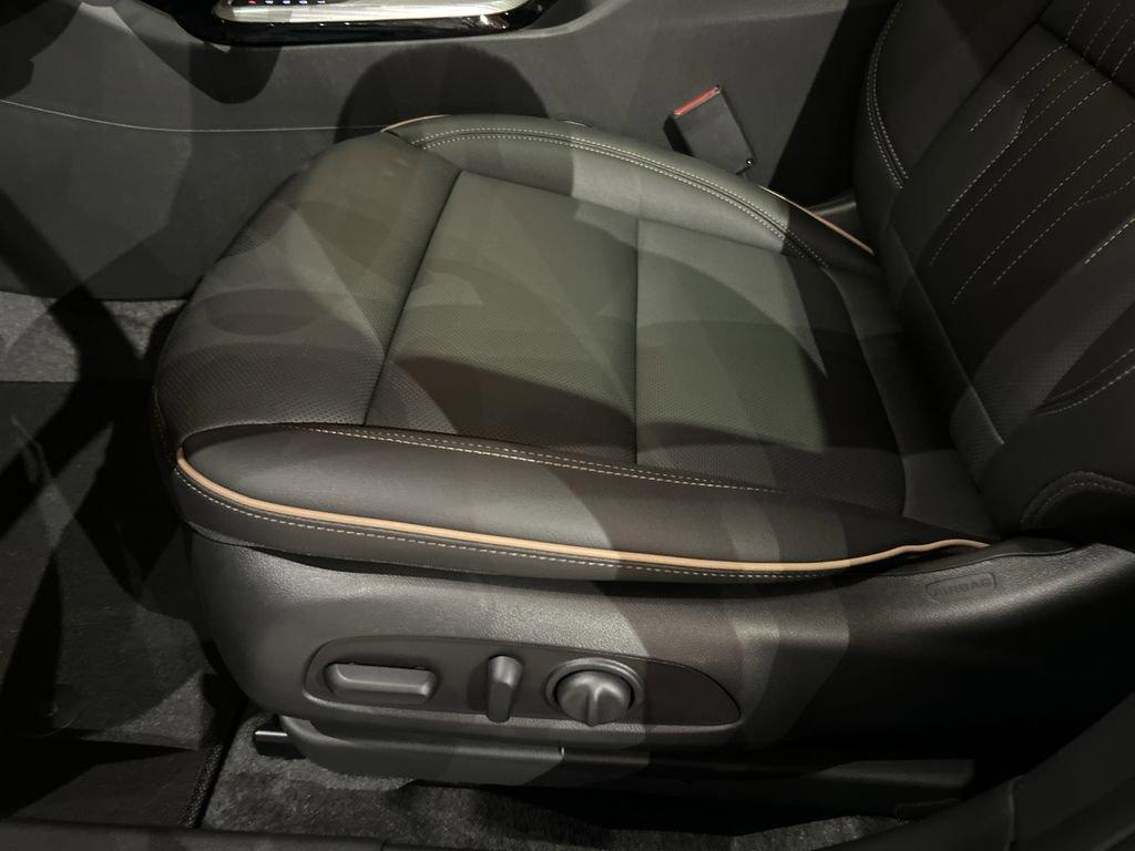 new 2025 Buick Envista car, priced at $28,585
