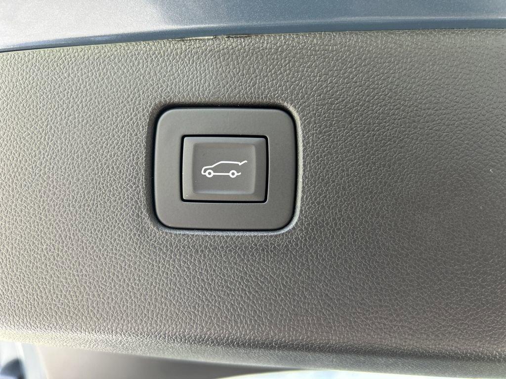 new 2025 Buick Envista car, priced at $28,585