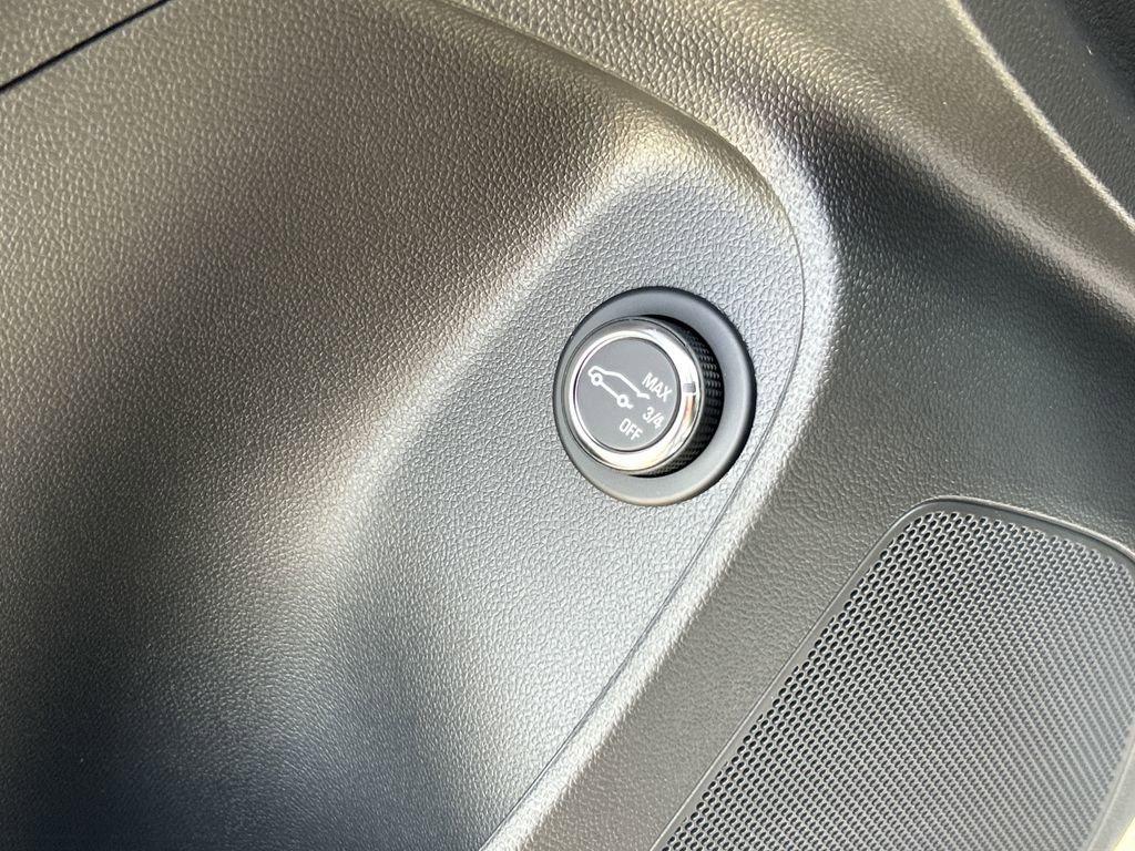 new 2025 Buick Envista car, priced at $28,585