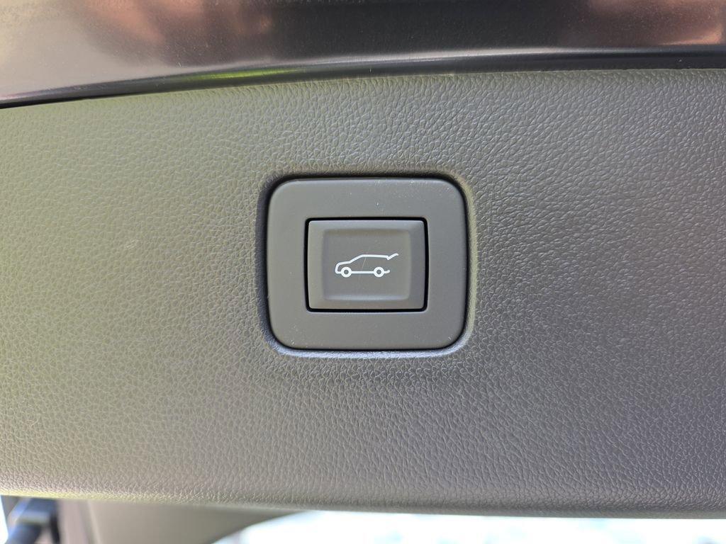 new 2025 Buick Envista car, priced at $30,070