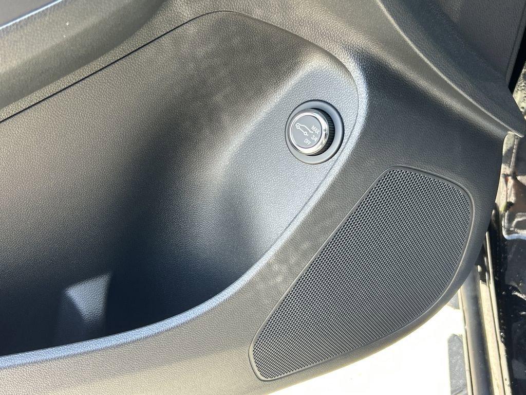 new 2025 Buick Envista car, priced at $28,585