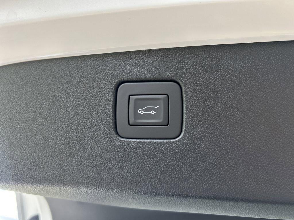 new 2025 Buick Envista car, priced at $29,185
