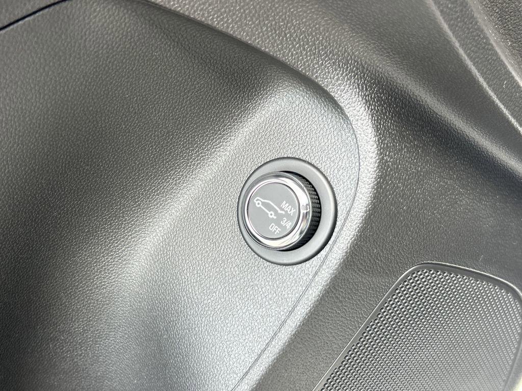 new 2025 Buick Envista car, priced at $29,185