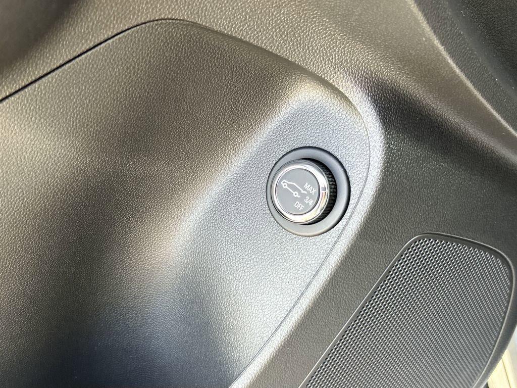 new 2025 Buick Envista car, priced at $28,585