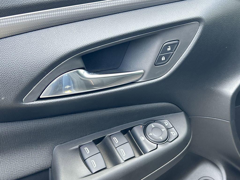 new 2025 Buick Envista car, priced at $28,585