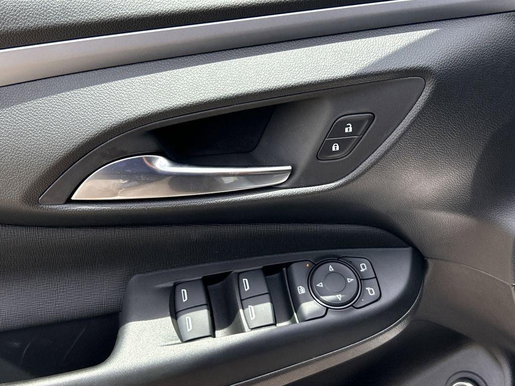 new 2025 Buick Envista car, priced at $25,375