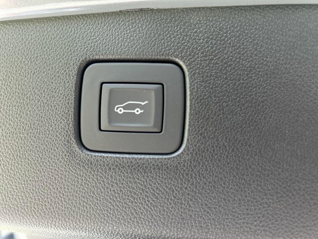 new 2025 Buick Envista car, priced at $25,375