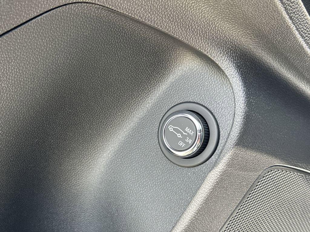 new 2025 Buick Envista car, priced at $25,375
