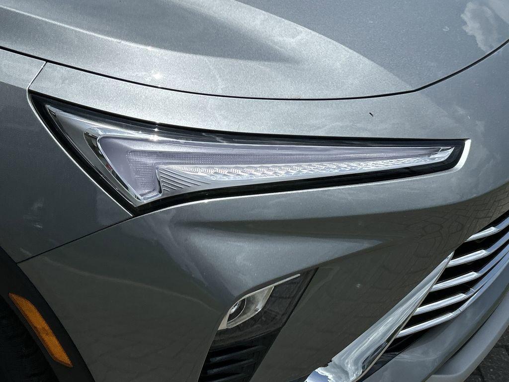 new 2025 Buick Envista car, priced at $25,375