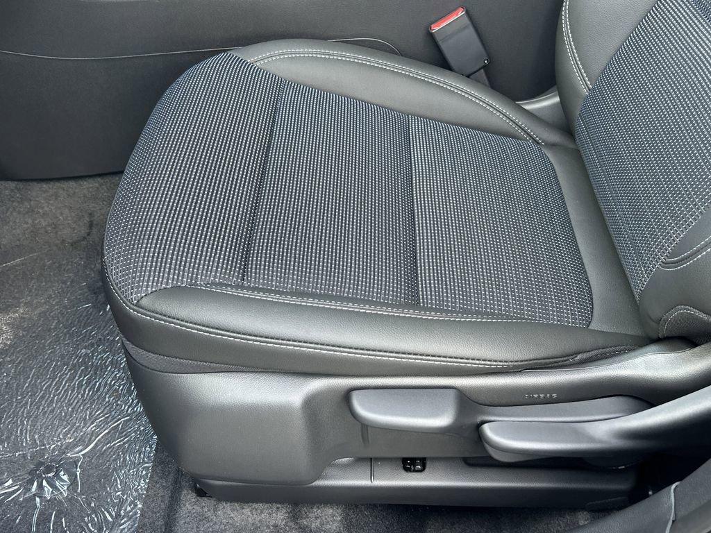new 2025 Buick Envista car, priced at $23,290